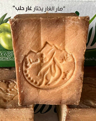 Alkawthar laurel oil closeup reveals laurel oil texture for gentle cleansing.
