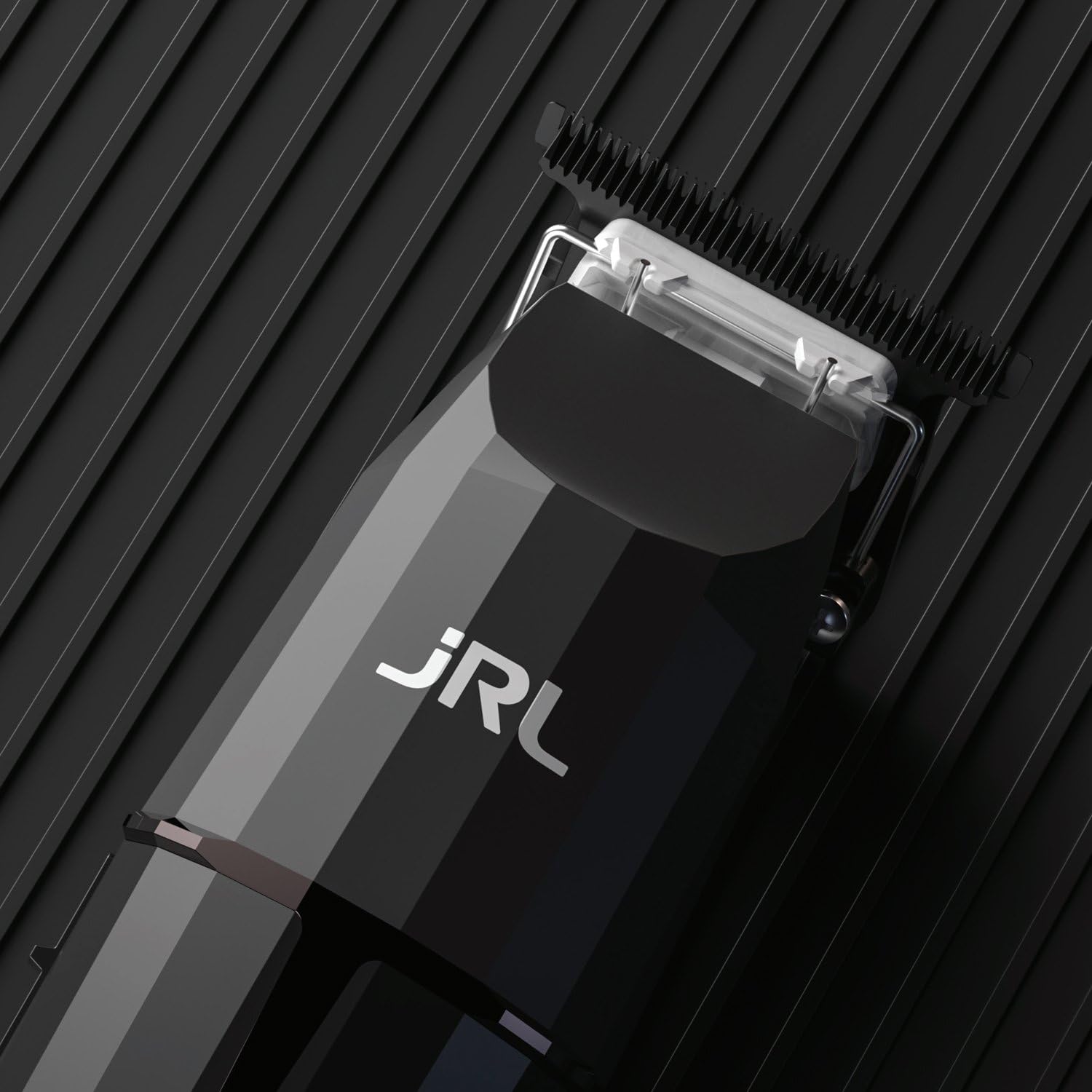 Amazon Series Onyx trimmer with 360-degree T-Blade enables precise outlining.