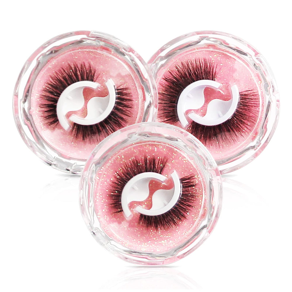 AmoVee model wears lashes for a natural cat-eye look.