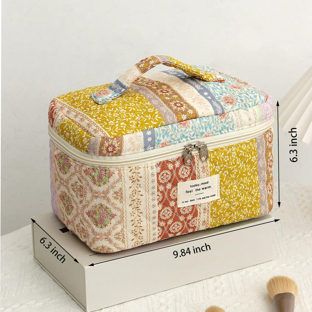 AMULOKRU Quilted Makeup Bag zipper opening closeup demonstrates easy access
