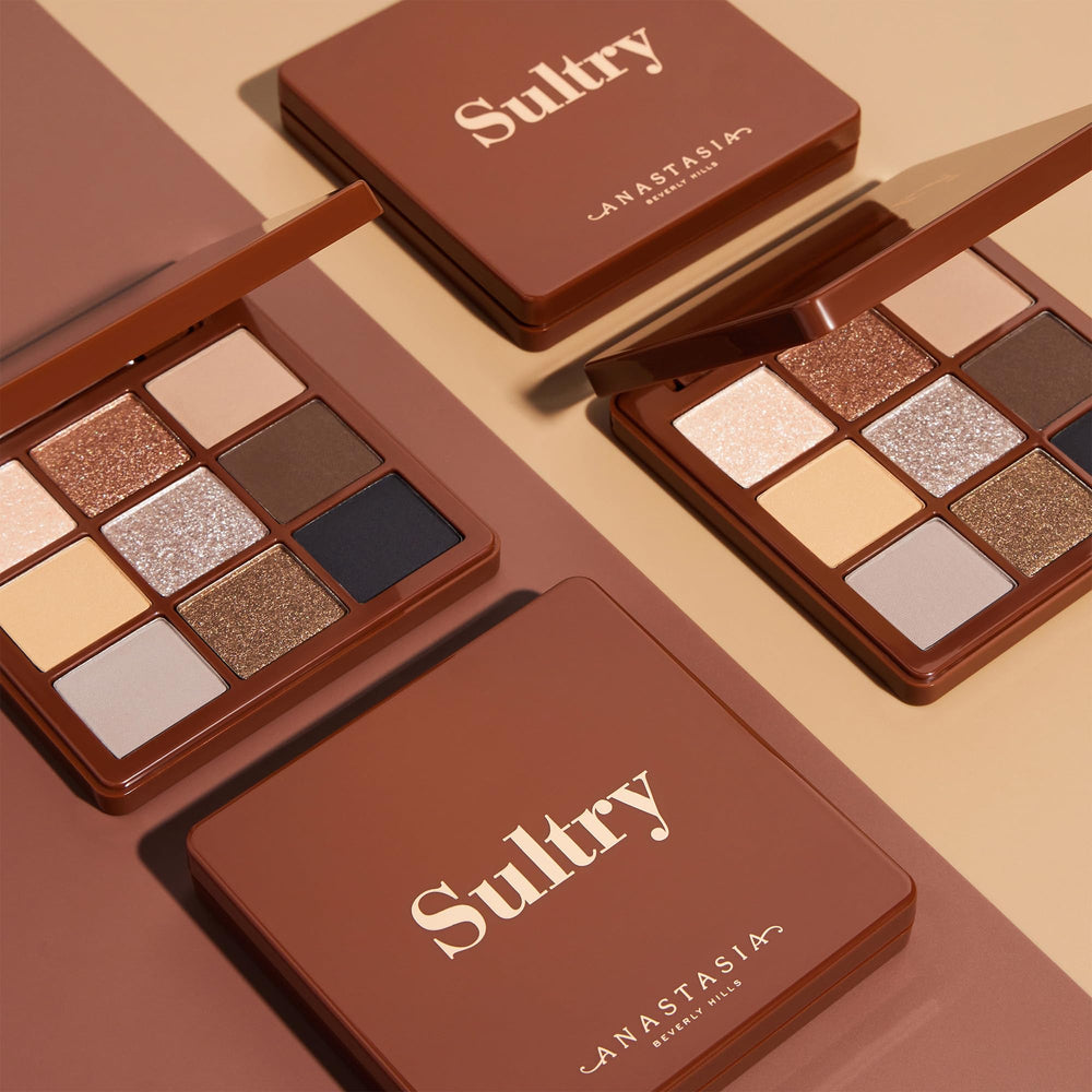 Anastasia Beverly Hills Sultry Mini creates soft-to-dramatic eye looks.