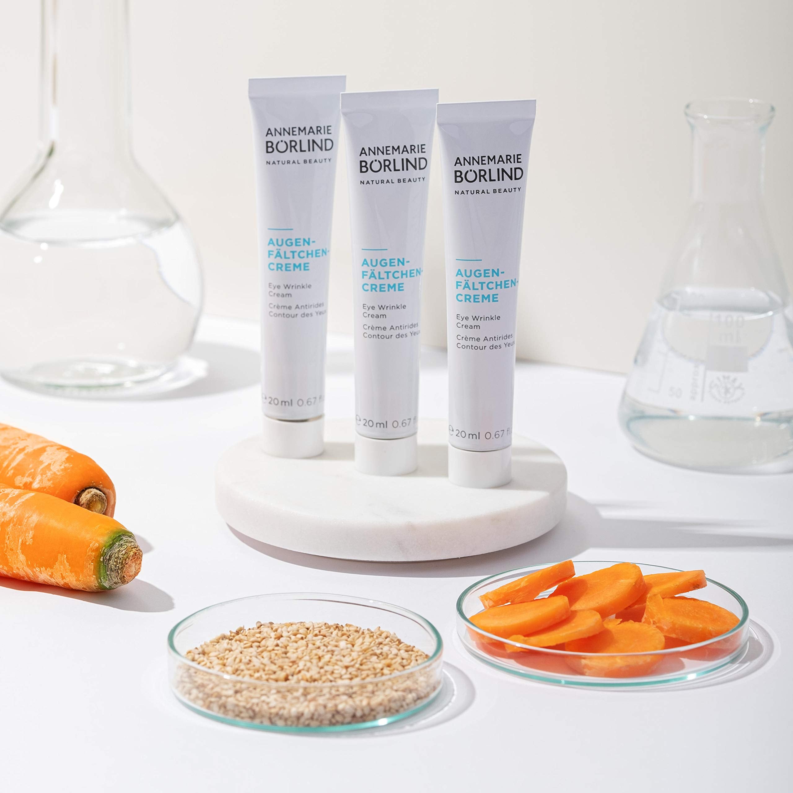 ANNEMARIE BÖRLIND eye wrinkle cream texture rub shows nourishing, fast-absorbing feel
