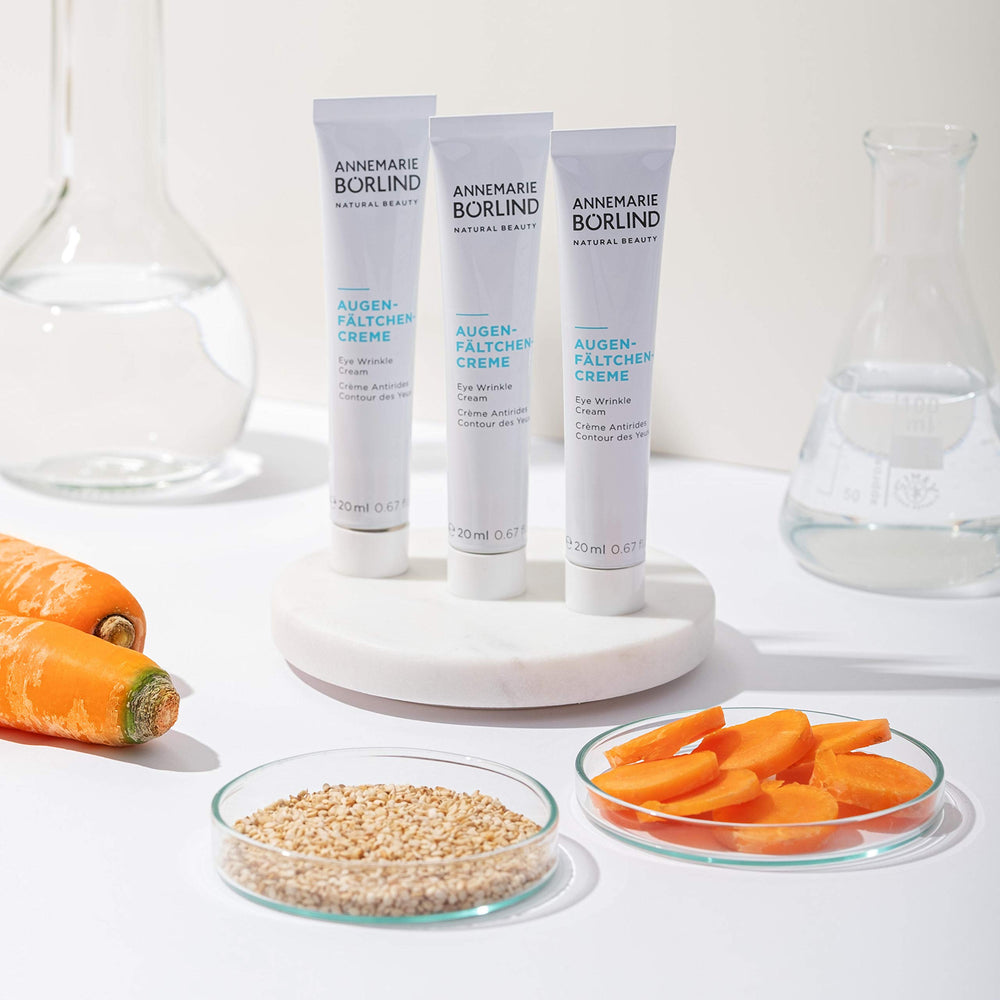 ANNEMARIE BÖRLIND eye wrinkle cream texture rub shows nourishing, fast-absorbing feel