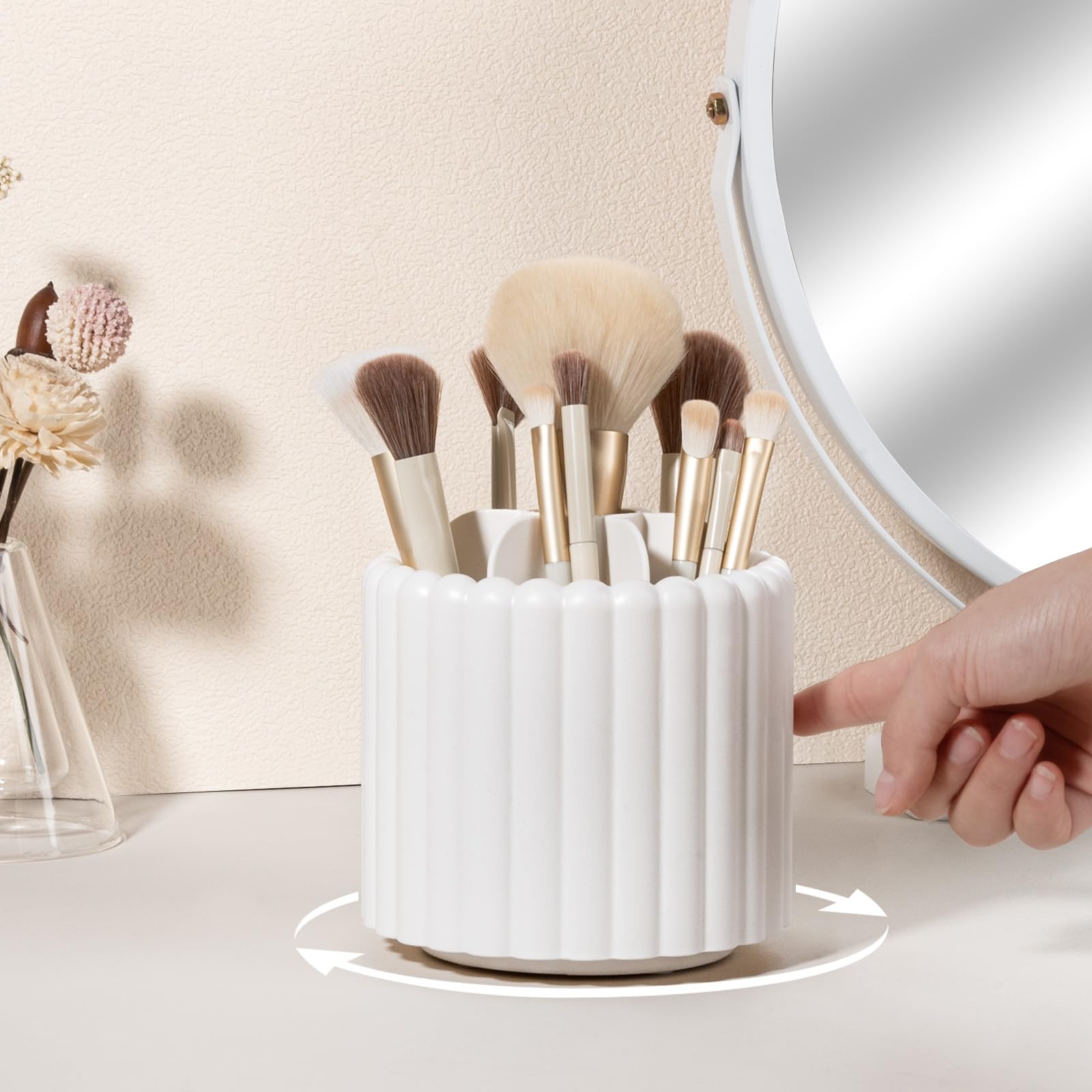 Anyoifax removable compartments maximize flexibility for skincare tools and brushes.