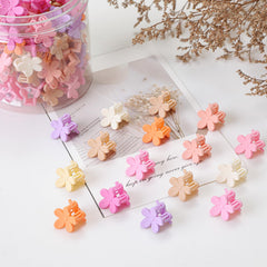 AOENJIE mini flower clip interlocking teeth close-up for secure grip