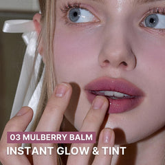 AOU Glowy Tint Balm melting texture demonstrates smooth, comfortable wear and instant hydration.
