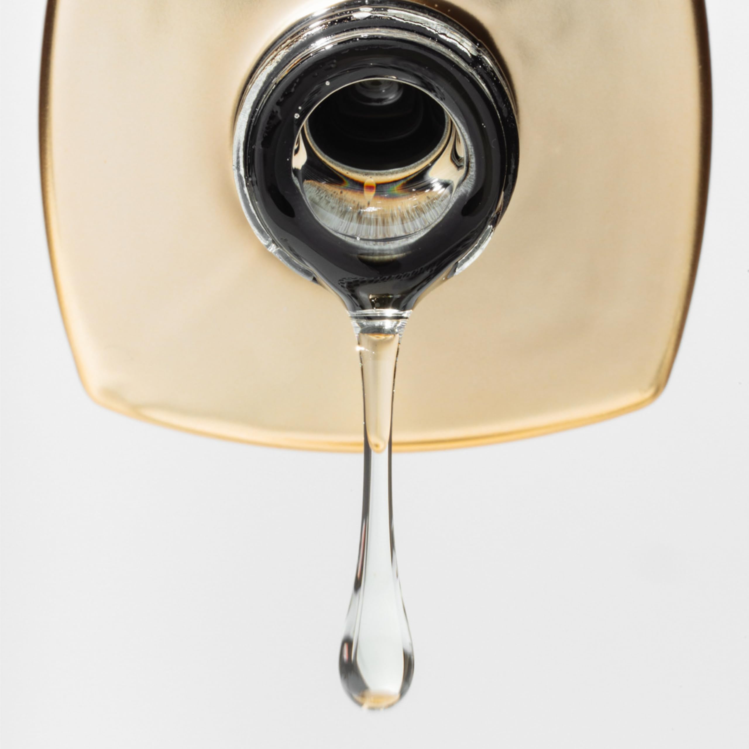 APRÉS Extend Gel Non-Wipe removal with acetone is easy.