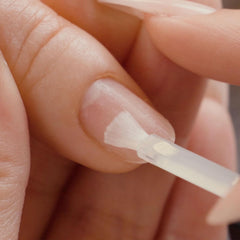 APRÉS Gel-X primer durability shot shows long-lasting adhesion for extensions.