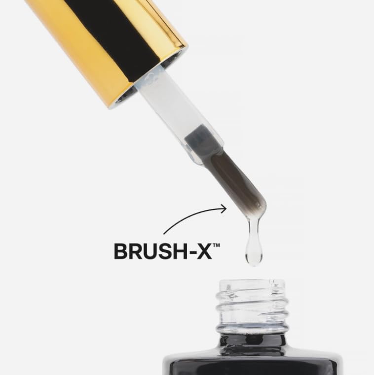 APRÉS non-wipe glossy top gelcoat on finished nails with a mirror shine