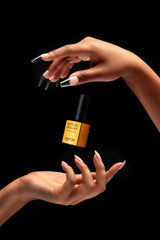 APRÉS Soft Gel Builder natural nail overlay on healthy nails.