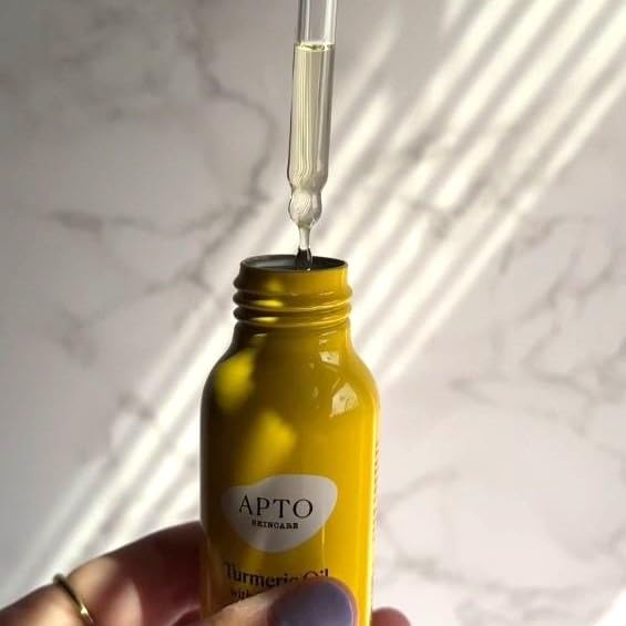 APTO Turmeric Oil Rosemary ingredients panel highlights vegan plant oils and nourishing blend