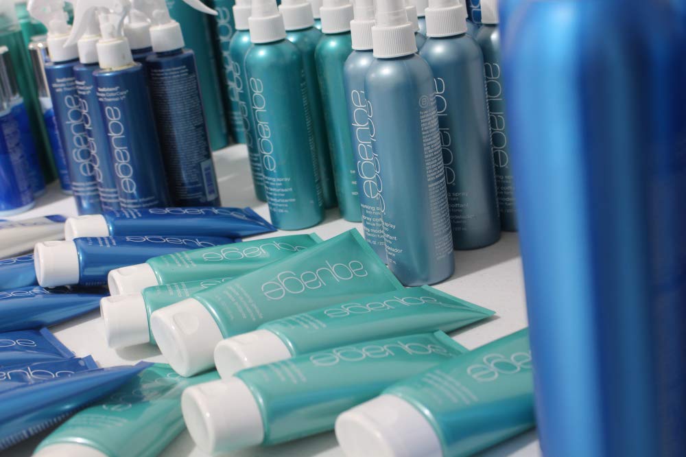 Aquage Freezing Spray origin US on packaging communicates trusted salon-grade quality.
