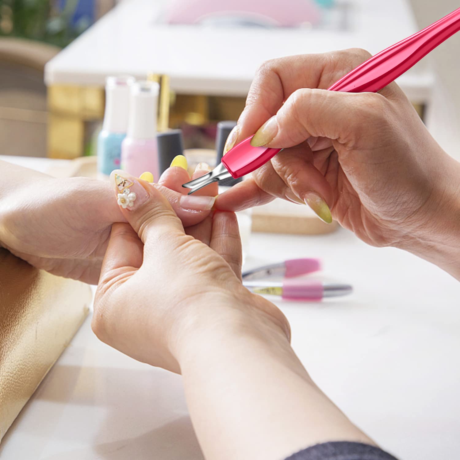 Arbootjin polish-removal tip aids quick cleanup during mani-pedi routines.