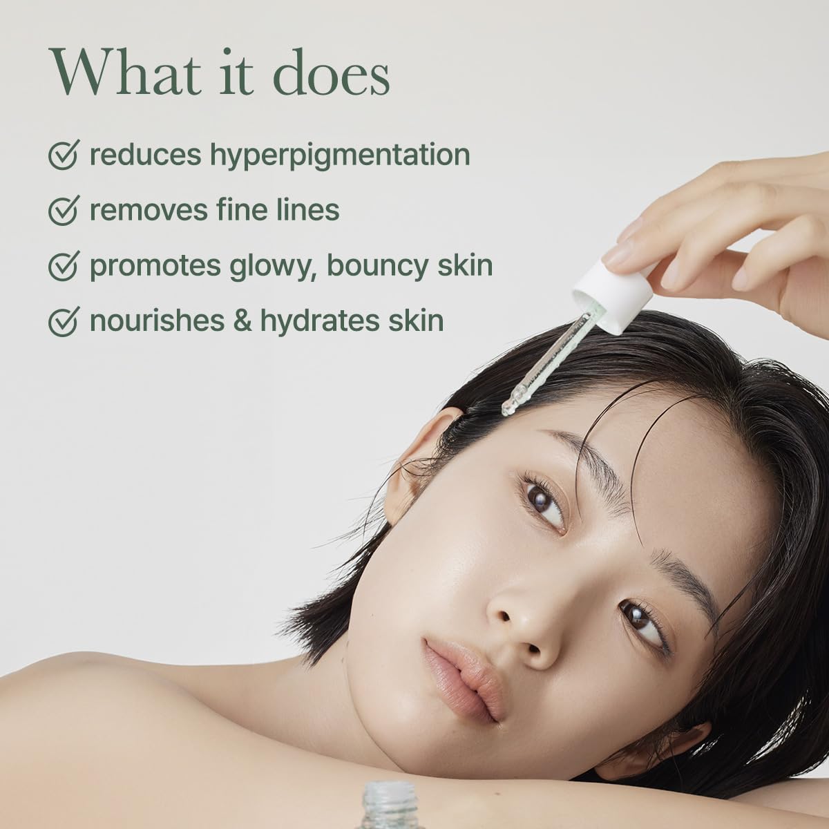 Arencia Hyssop Glow Serum texture swatch demonstrates lightweight, non-greasy absorption.