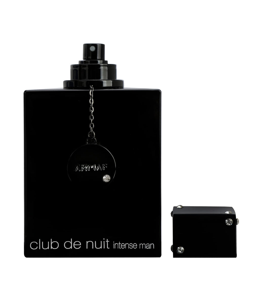 Armaf Club de Nuit Intense spray action, easy application for quick daily wear.