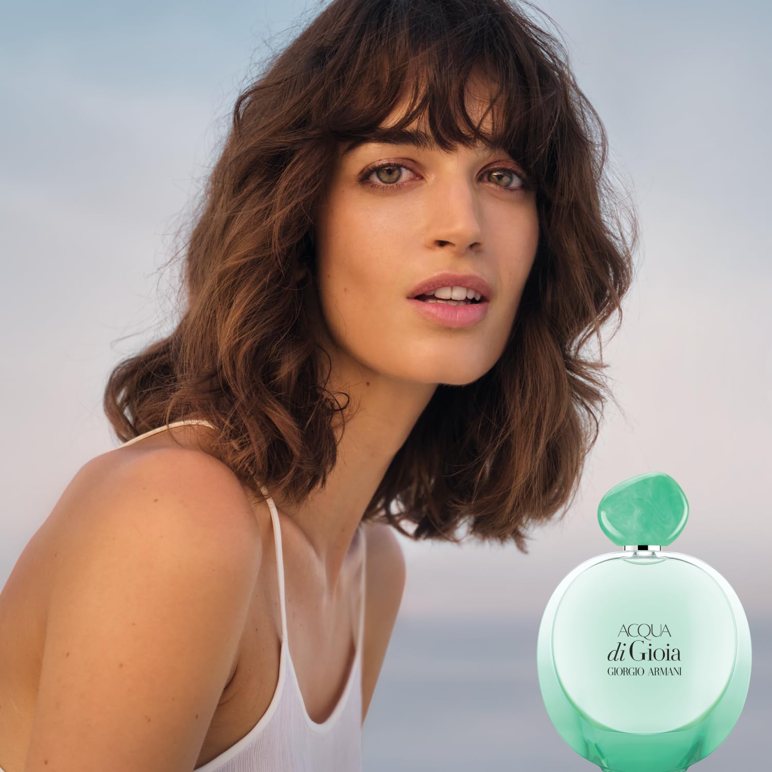Armani Beauty Acqua Di Gioia Intense rounded-cap design evokes serenity and optimism.