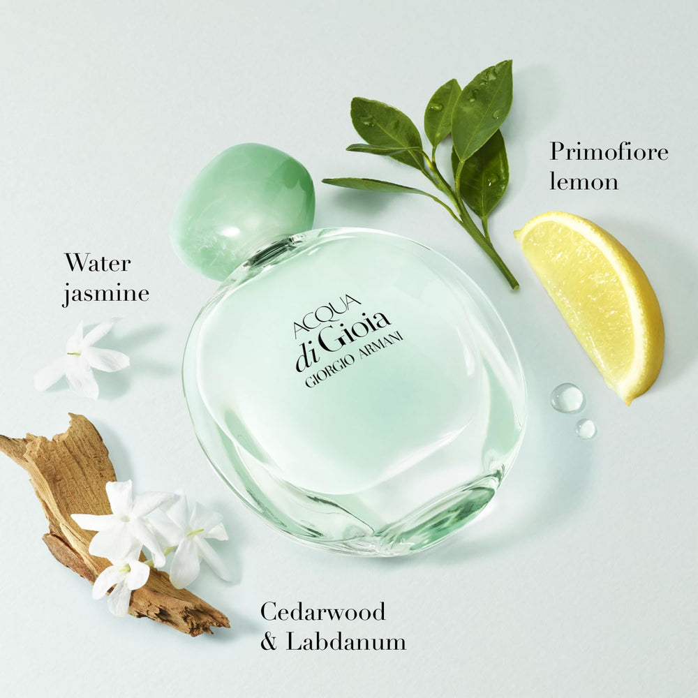 Armani Beauty Sì bottle close-up shows rose and vanilla for modern feminine allure