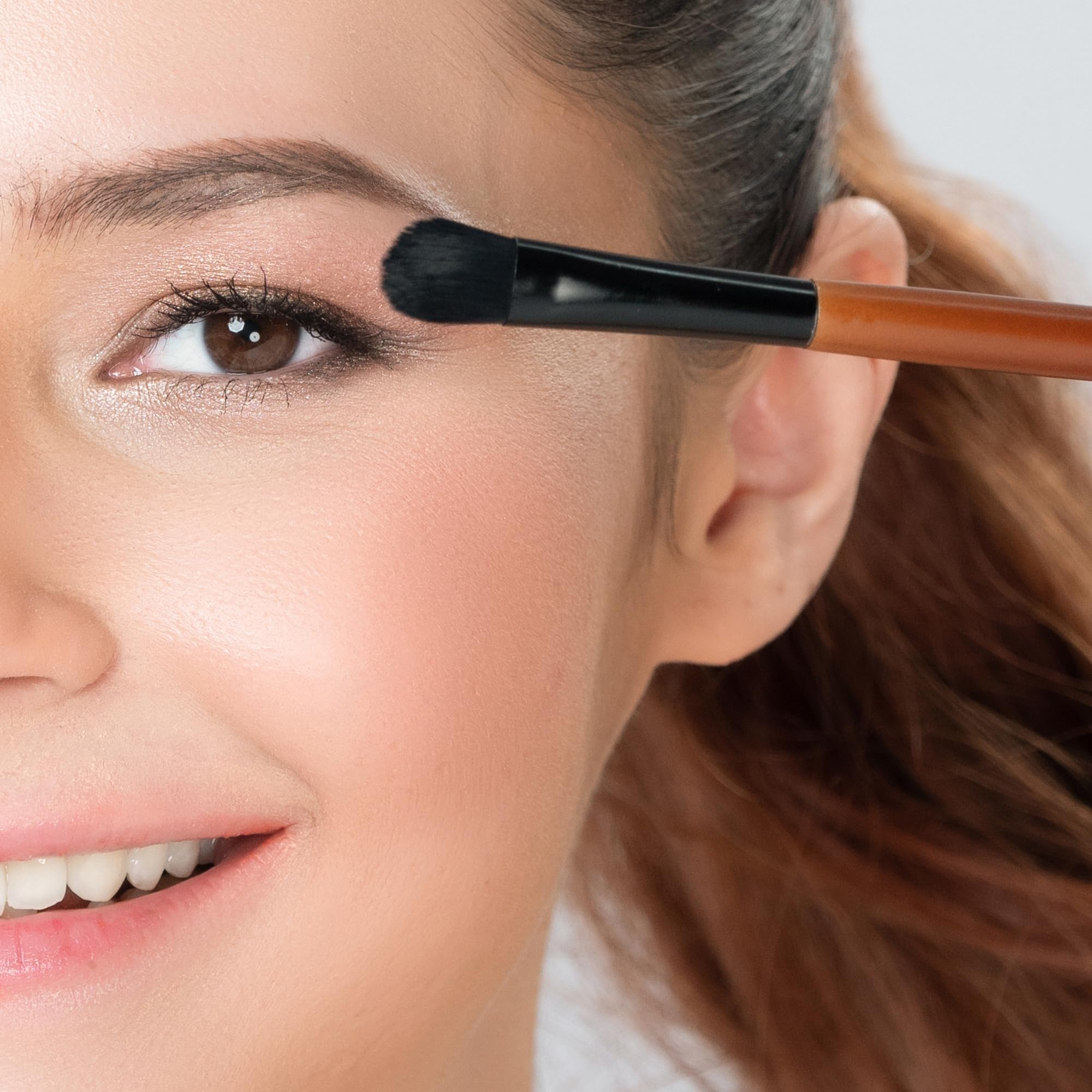 ARTDECO All In One Eye Primer before-after demonstrates crease-free longevity across looks.