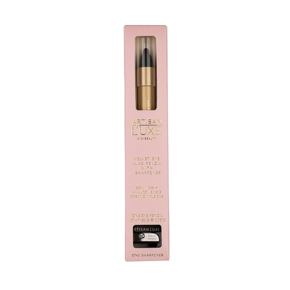 Artisan L'uxe eyeliner enhances natural eye color softly.