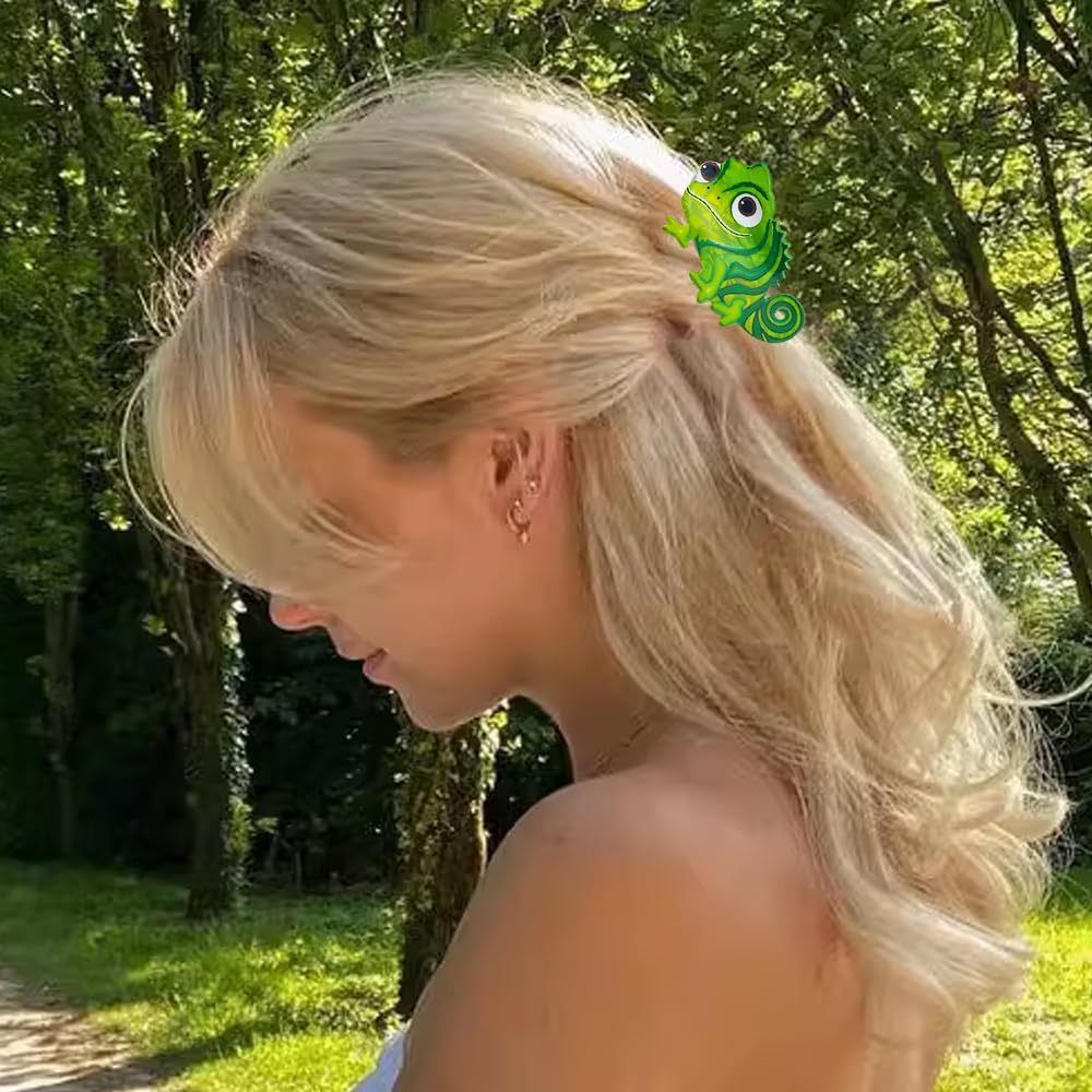 Arvintas chic eye-catching clip adds subtle elegance to any outfit.