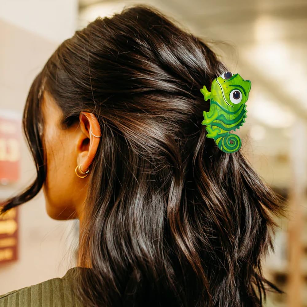 Arvintas wash-face clip keeps hair neat without slipping during routines.