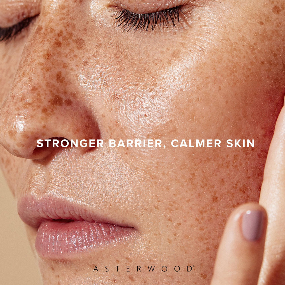 Asterwood Hyaluronic Acid hydration close-up emphasizing deep moisture retention.