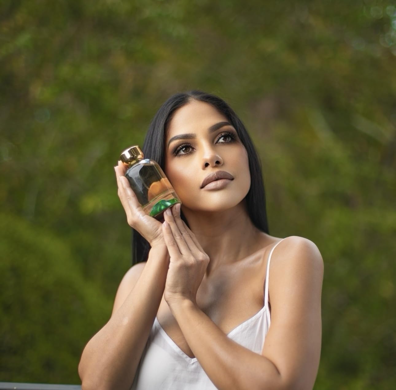 Atralia Amazonas Sierra fragrance notes describe woods and greens in a refined blend