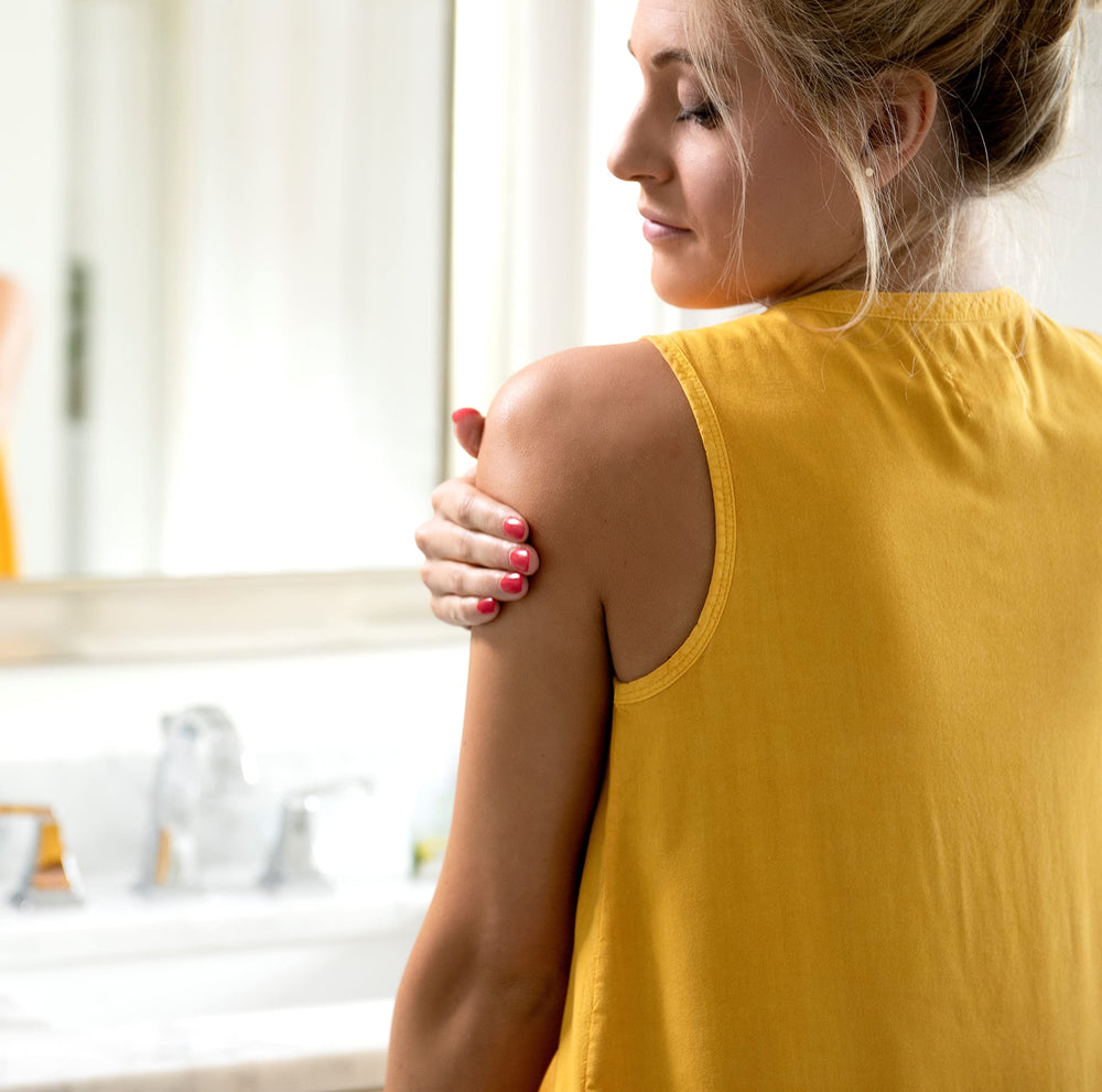 Australian Gold Moisture Lock Tan Extender on-skin-application shows easy, non-greasy coverage.