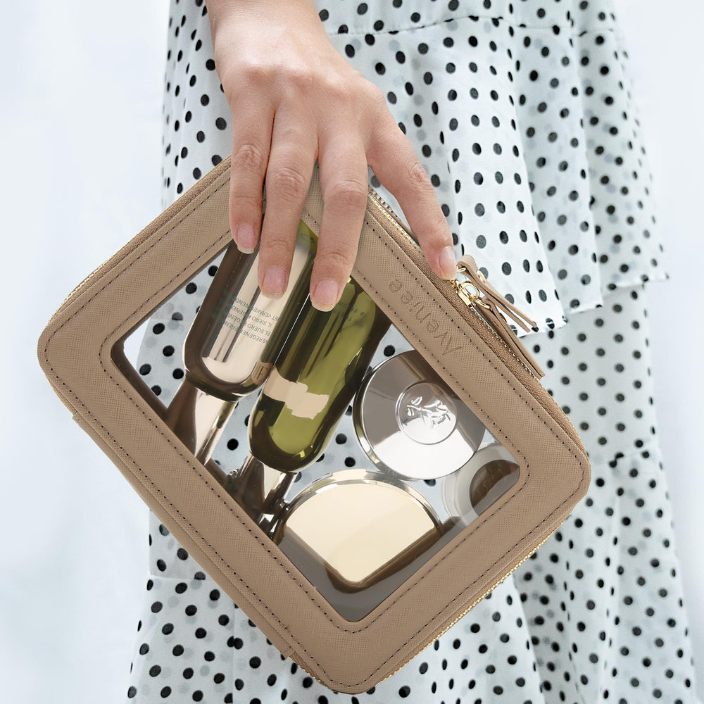 Aveniee clear makeup bag zipper close-up shows durable pull and secure closure.