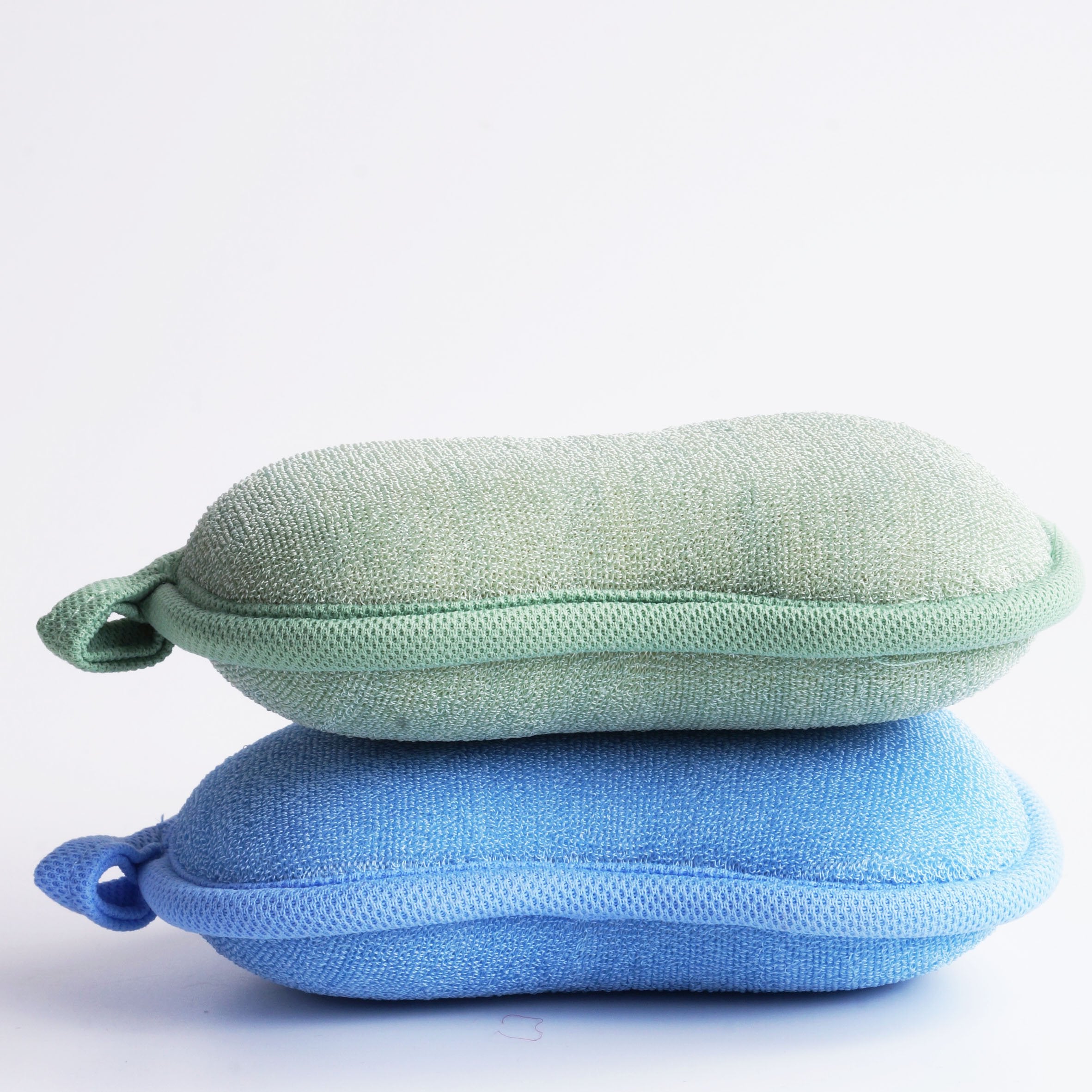 BabaMate baby bath sponge grip-friendly design for safe handling