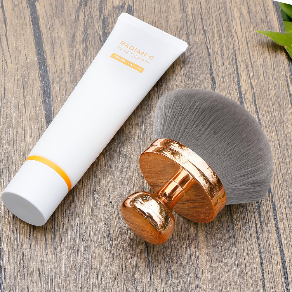 BABYSHEEP Self-tanner blending with leg makeup for natural-looking finish