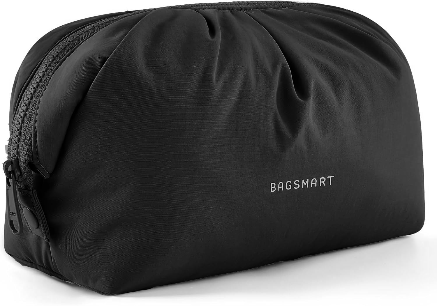 BAGSMART Makeup Bag with wide opening enables quick access to cosmetics while traveling.