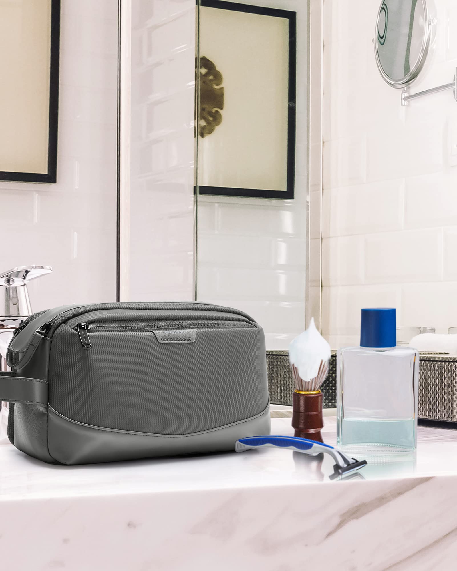 BAGSMART Toiletry Bag interior organization shows elastic straps and pockets