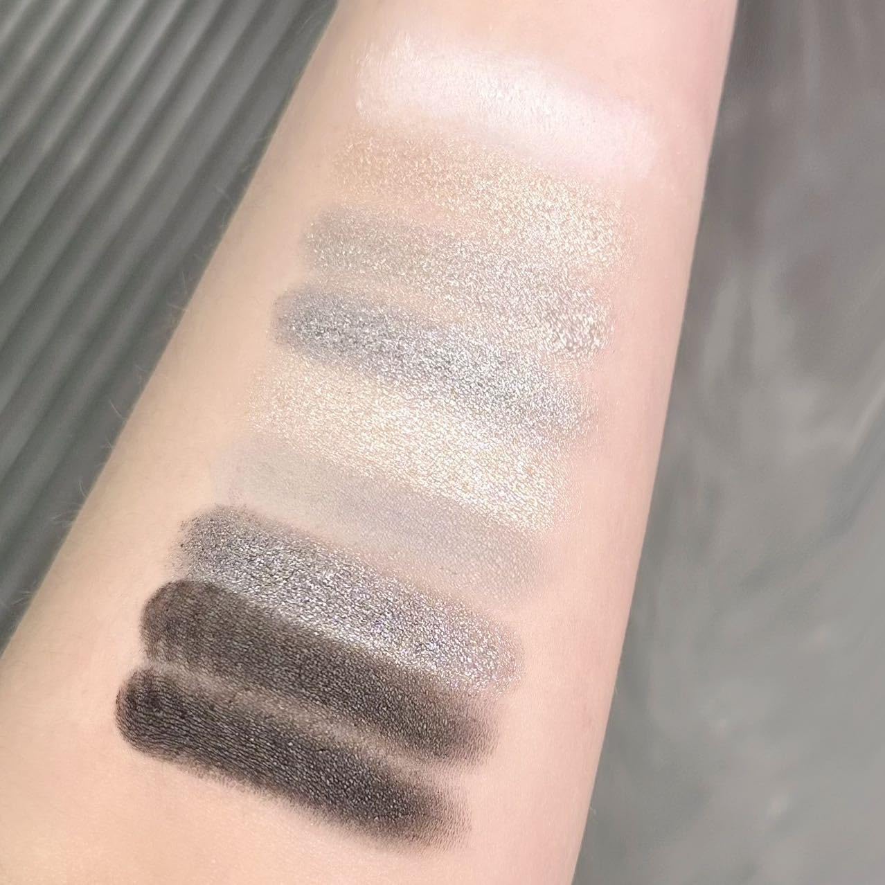 BAISEN DIARY Dark Punk Smoky matte shades close-up for smooth transitions.
