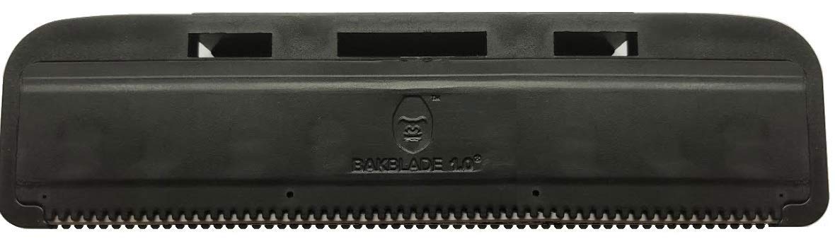 baKblade 1.0 easy-to-replace cartridge demonstrates sliding-in design for quick maintenance and continued comfort.