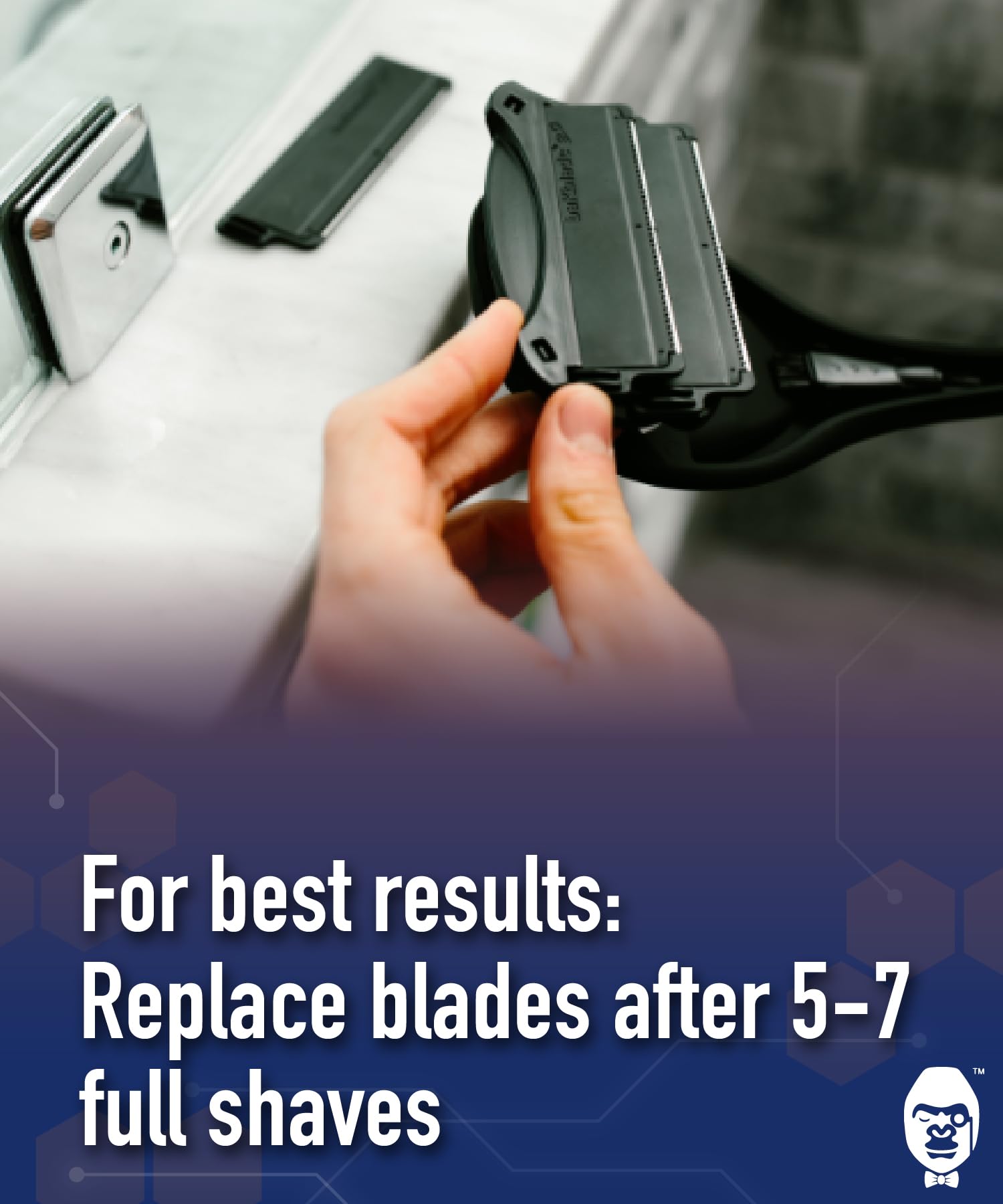 baKblade 2.0 back shaver in use shows comfortable wet or dry shaving routine