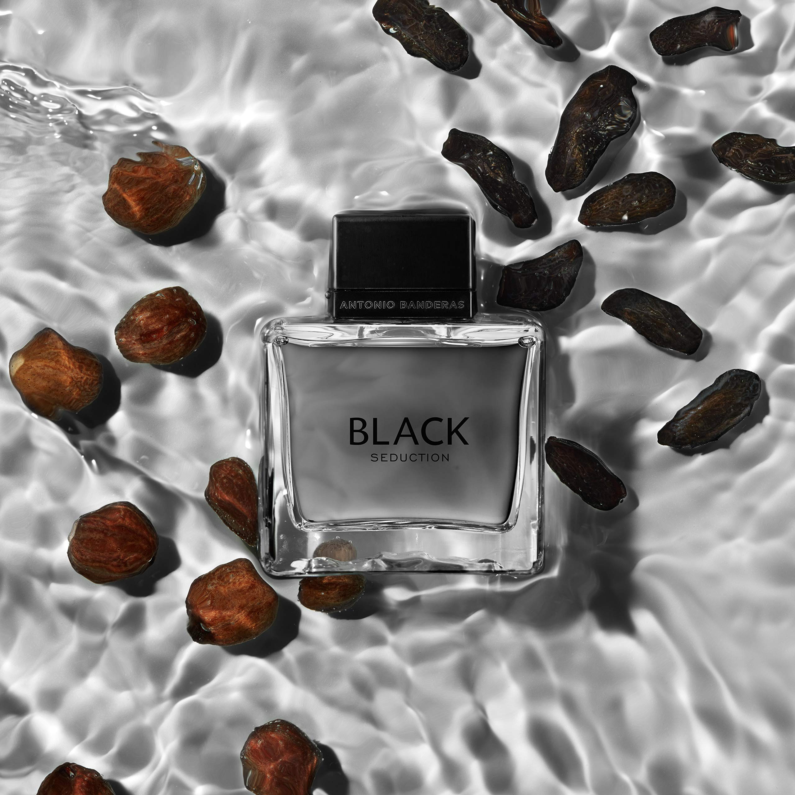 Banderas Antonio Black Seduction lifestyle shot suggests effortless charm during upscale events.