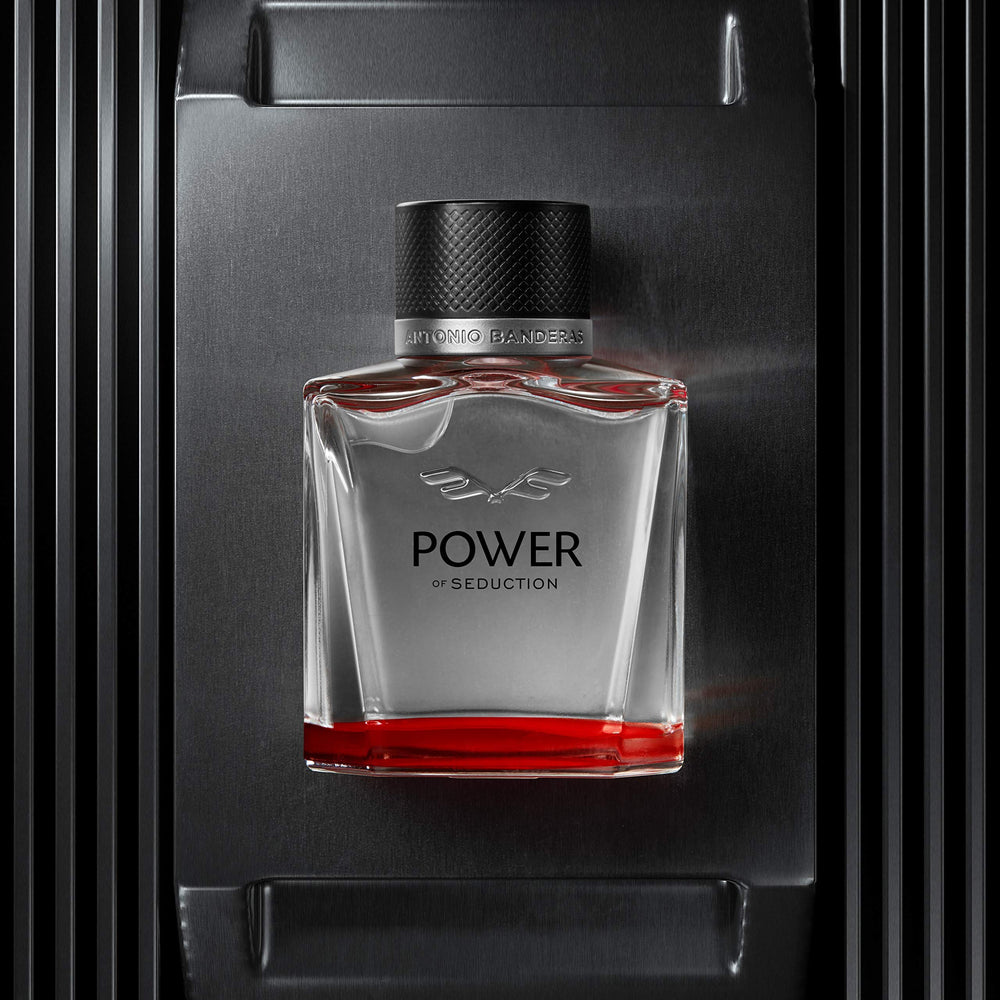 Banderas Power of Seduction EDT amber-woody base note close-up, suggesting lasting warmth.