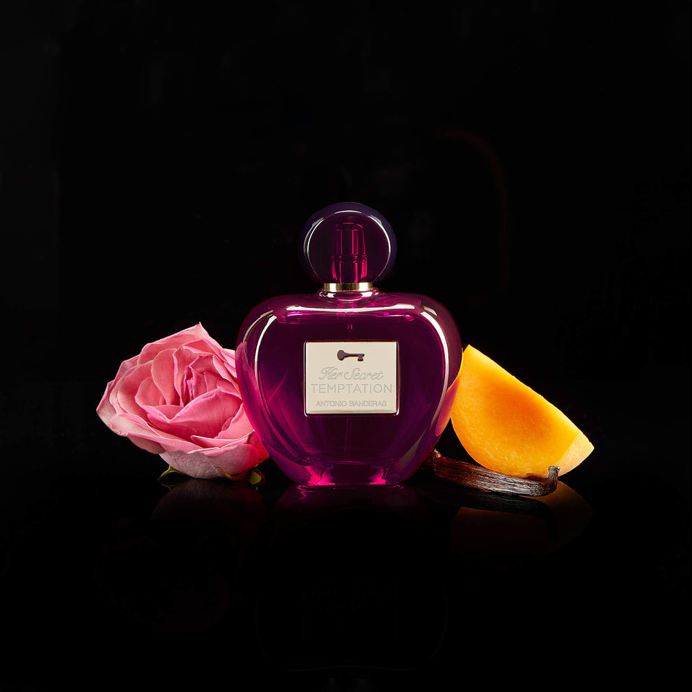 Floral heart notes of rose and orange blossom exude feminine charm.