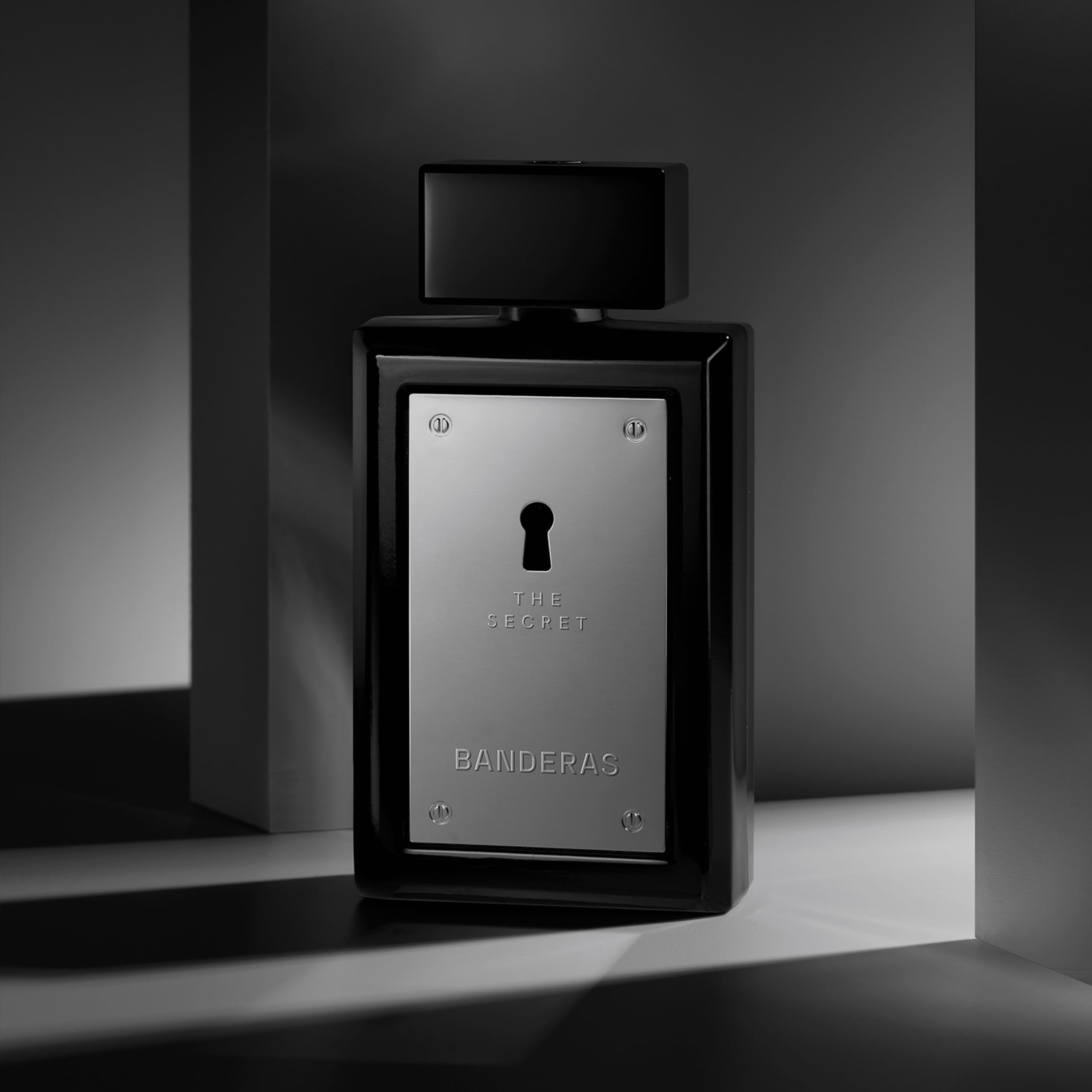 Elegant packaging reflects Banderas The Secret sophisticated design.