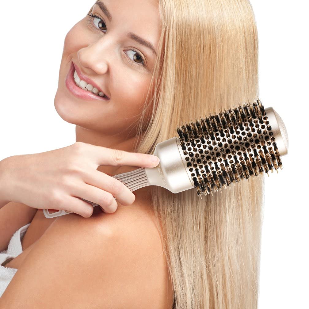 BANGMENG anti-static brush helps minimize frizz and improve texture.