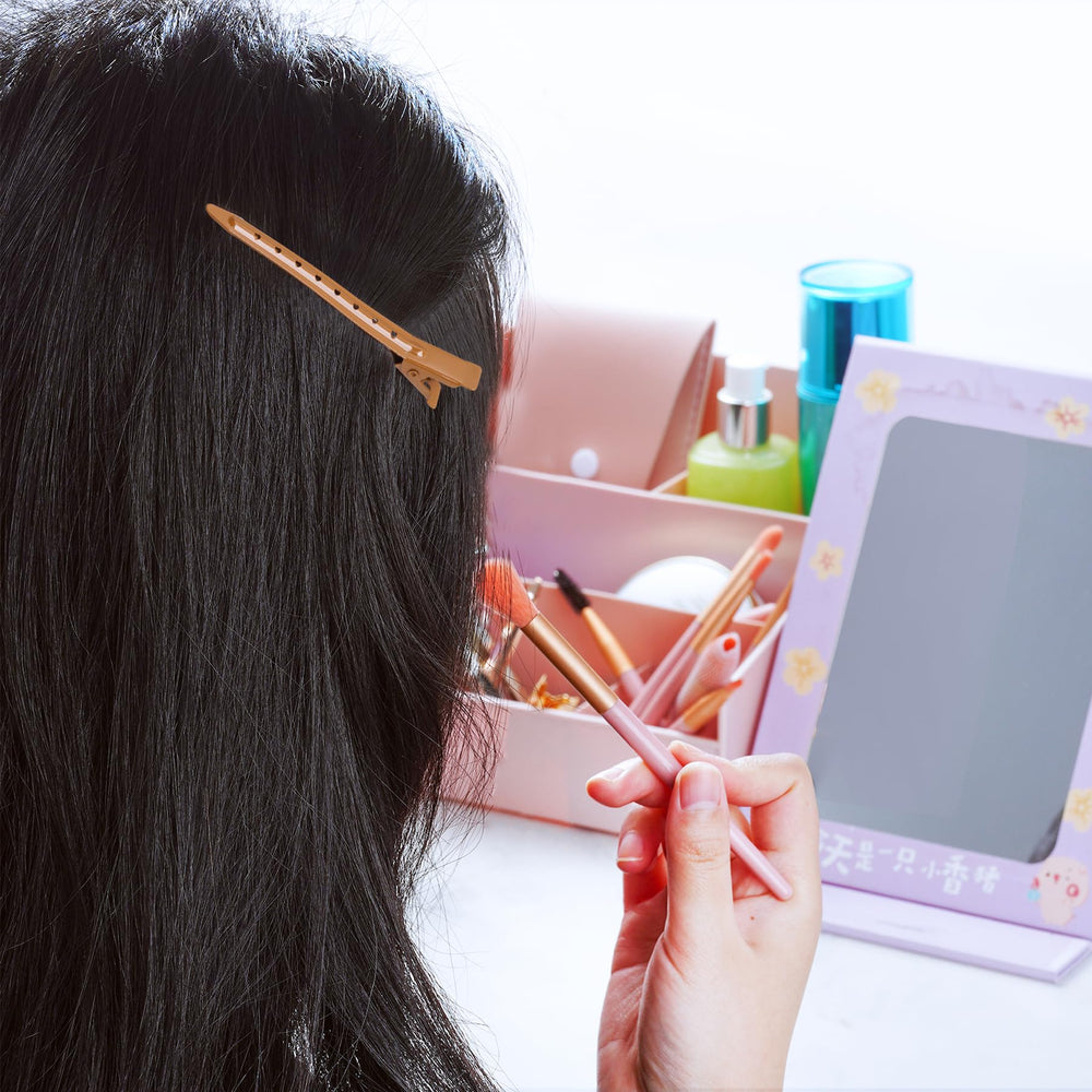 Bantoye duck bill clip hole design secures hair during styling.