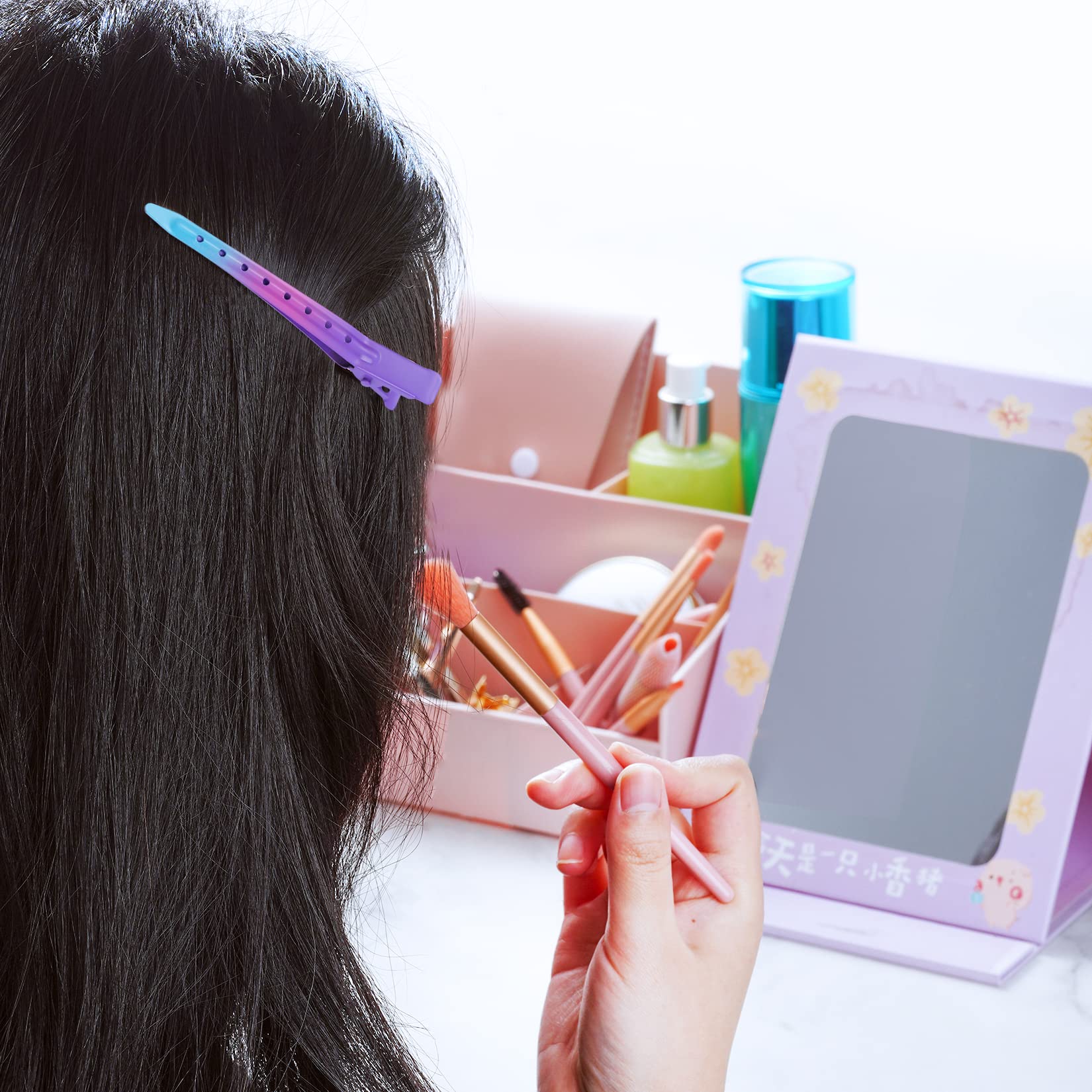 Bantoye duckbill clip gradient purple ready to grip hair during fashion looks.