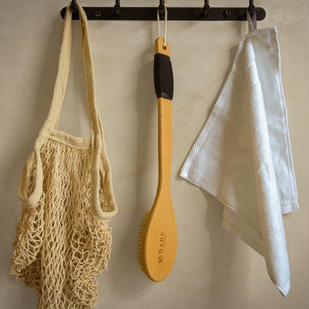 Bare Botanics curved handle design supports balanced, ergonomic dry brushing sessions.