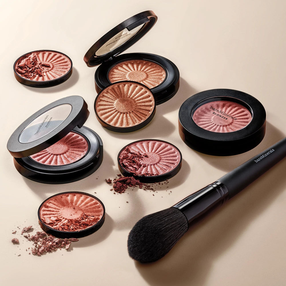 bareMinerals Gen Nude Blonzer Kiss of Rose dual-use blush-bronzer for quick touchups.