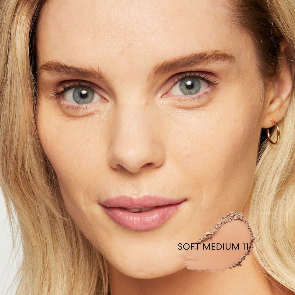 bareMinerals Original Matte Loose Foundation shade 11 Soft Medium swatch on skin.