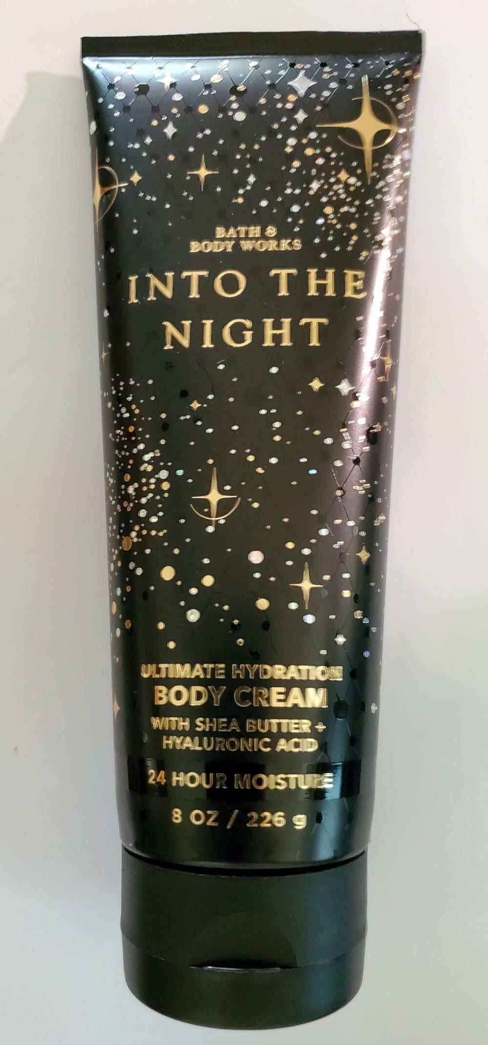 Bath & Body Works Into the Night texture close-up highlight rich, hydrating formula.