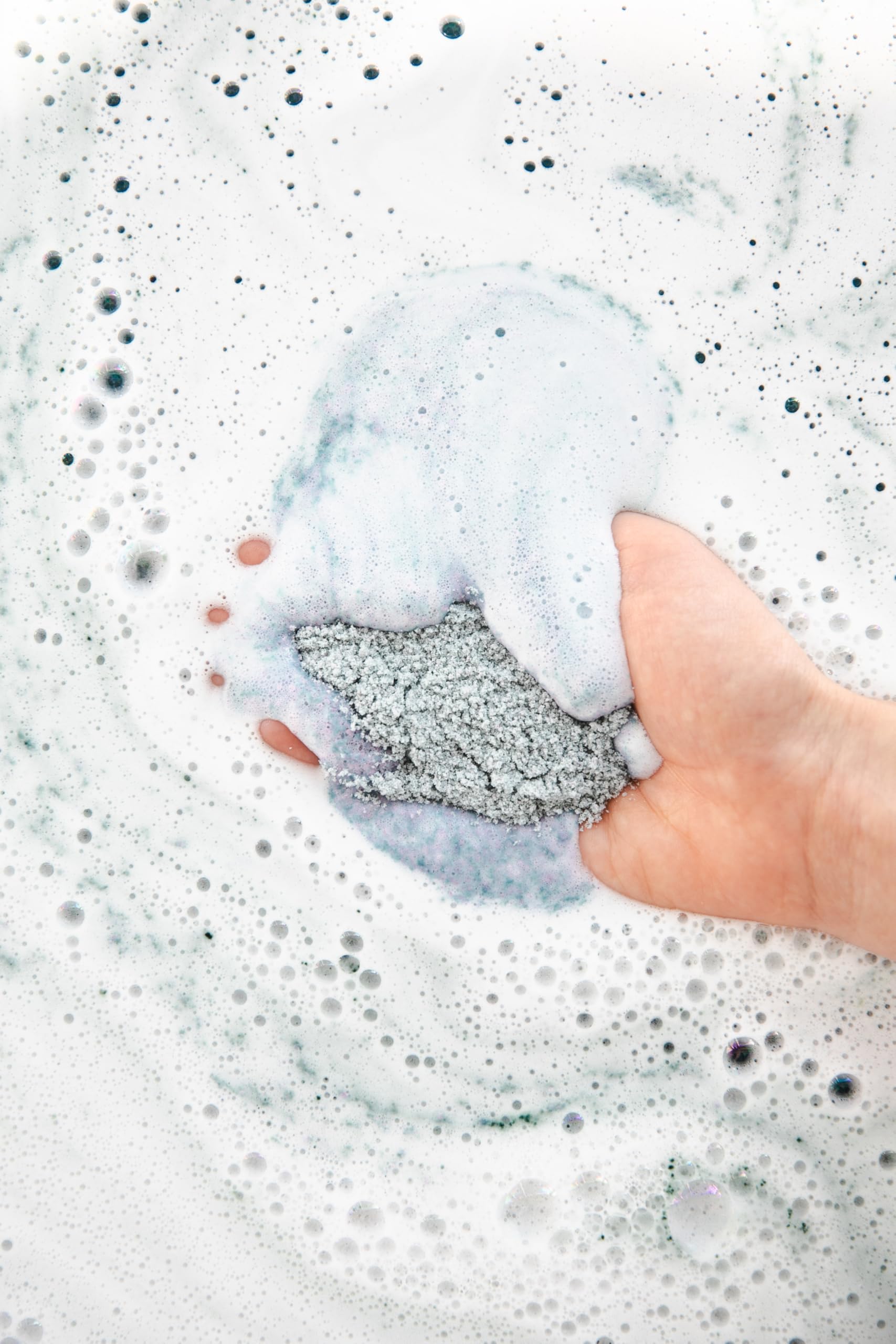 Bathorium Midnight Superbloom Crush 21 oz bag provides multiple soaks.