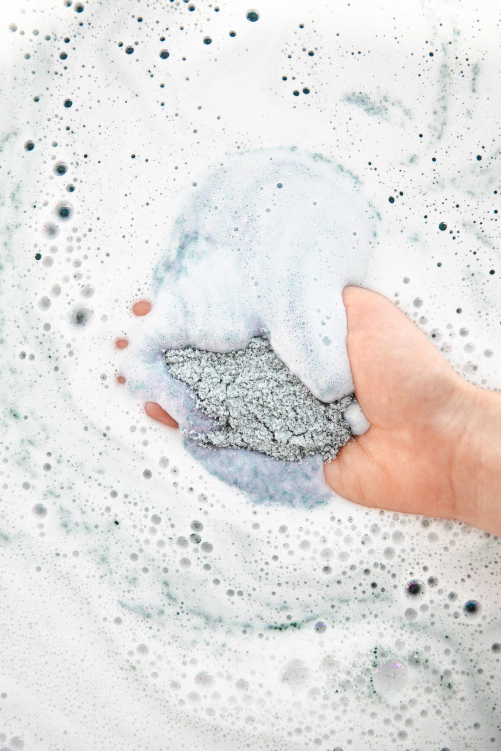 Bathorium Midnight Superbloom Crush 21 oz bag provides multiple soaks.