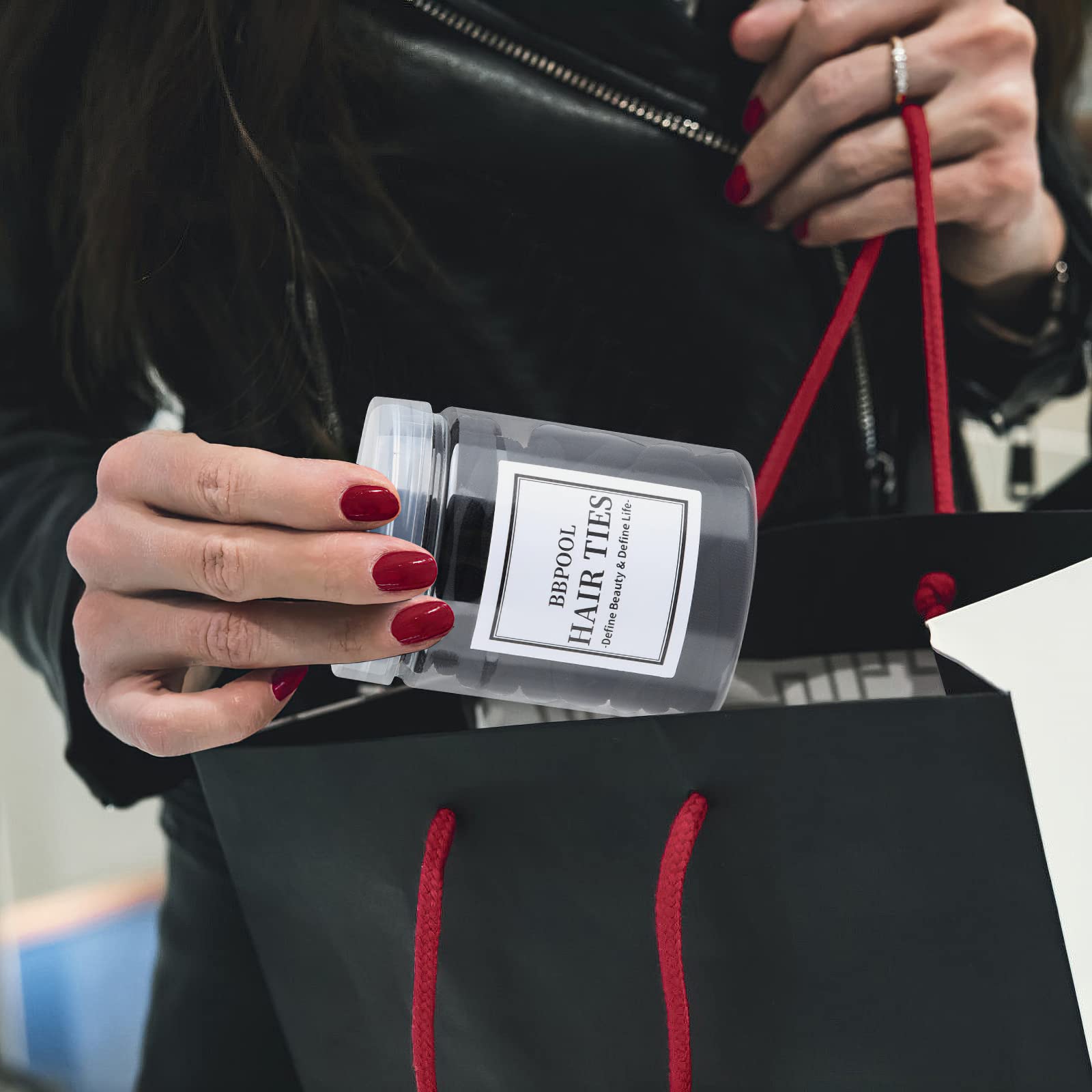 BBPOOL packaging and storage emphasizes reuse and travel-friendly container.